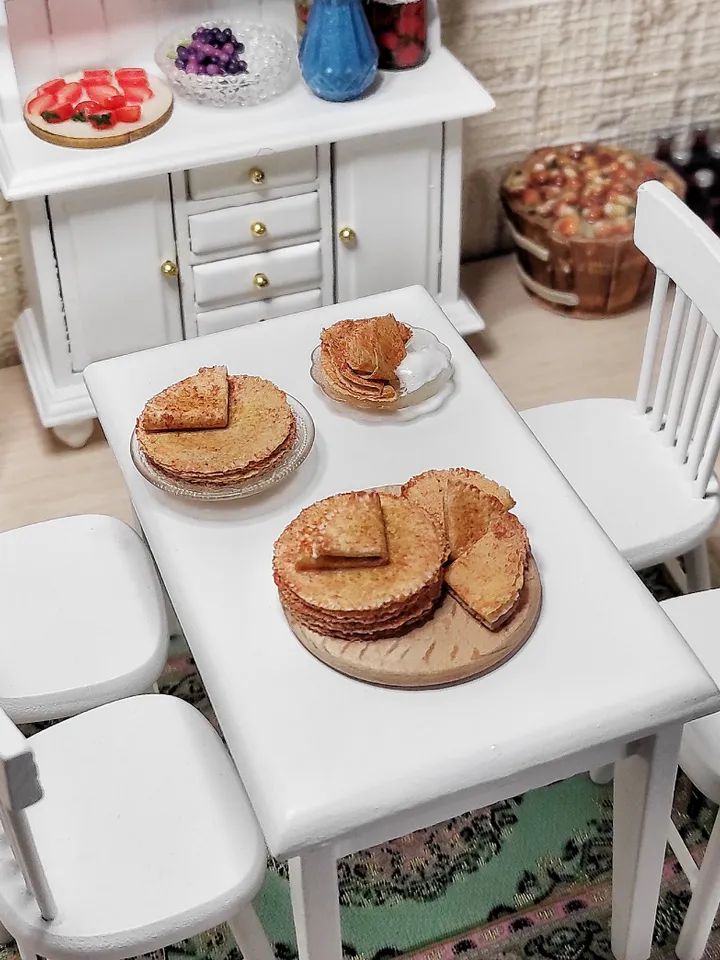 Pancakes for dolls - breakfast for dolls houses - Pancakes from polymer clay - pancakes in 1:12 scale