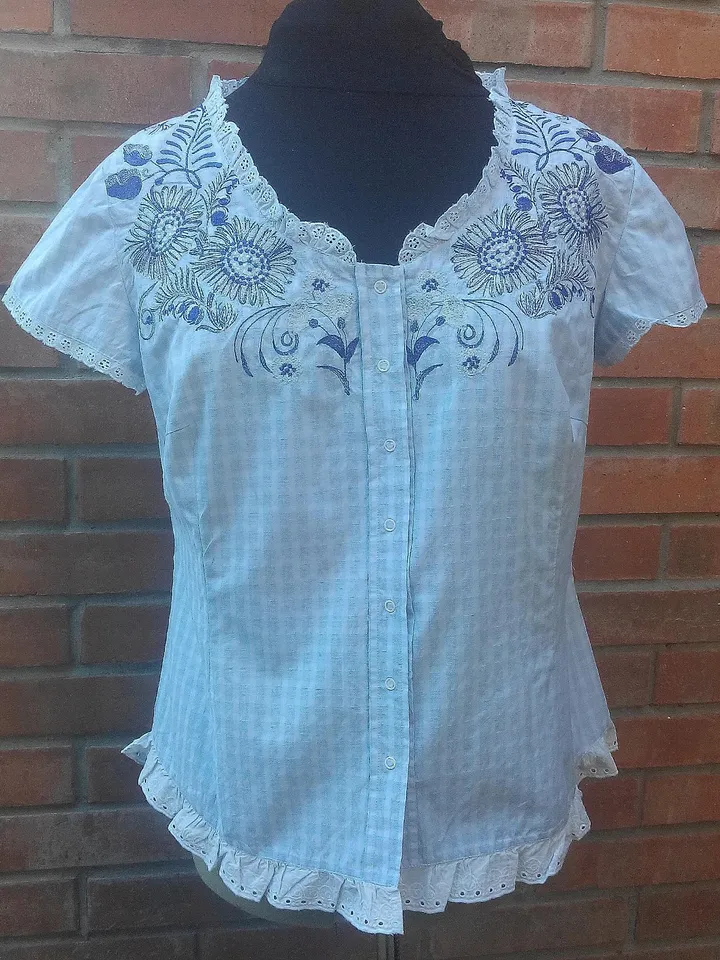 Delft chamomile Embroidery Design