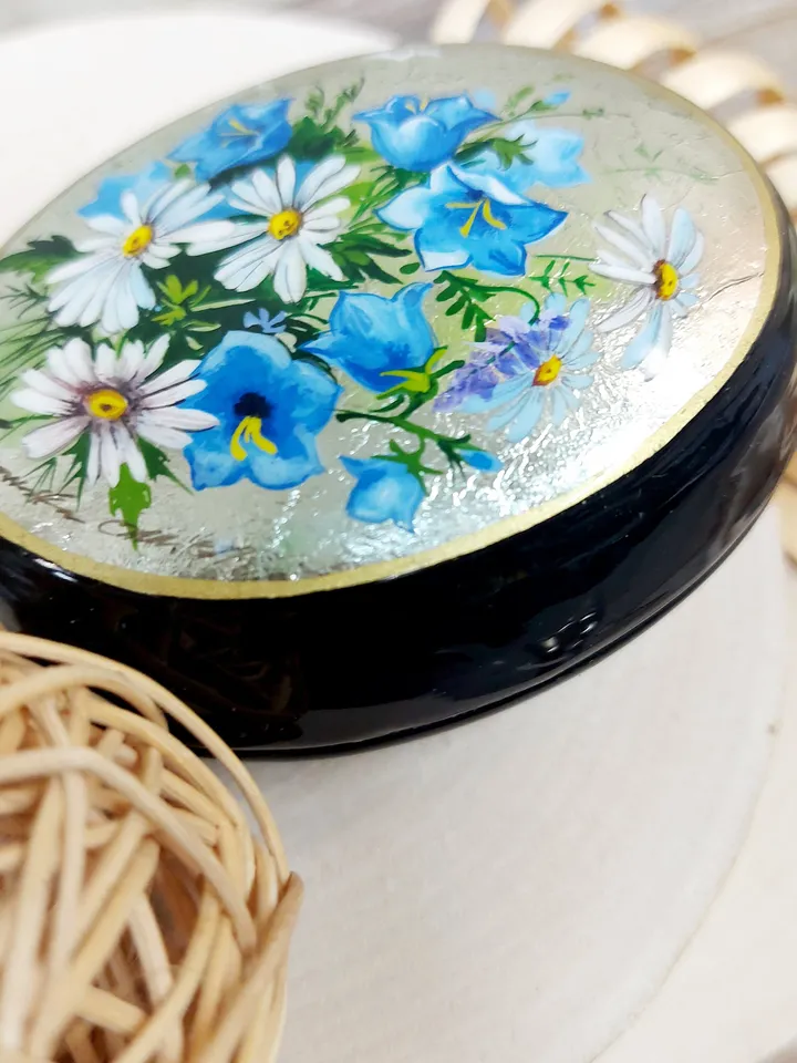 Beautiful Russian Lacquer Box "Wildflower" 2.36*3.2.Fedoskino Mother of pearl Hand painted.jewelry box.Gift for cat lovers.Art gifts.For her