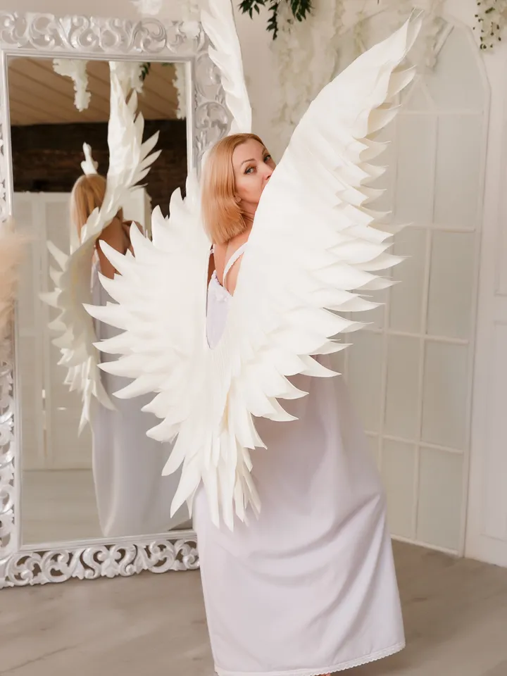 Angelic wings white costume for pregnancy photo shoot,  motherhood photo project, Wings cosplay, Angel wings adult