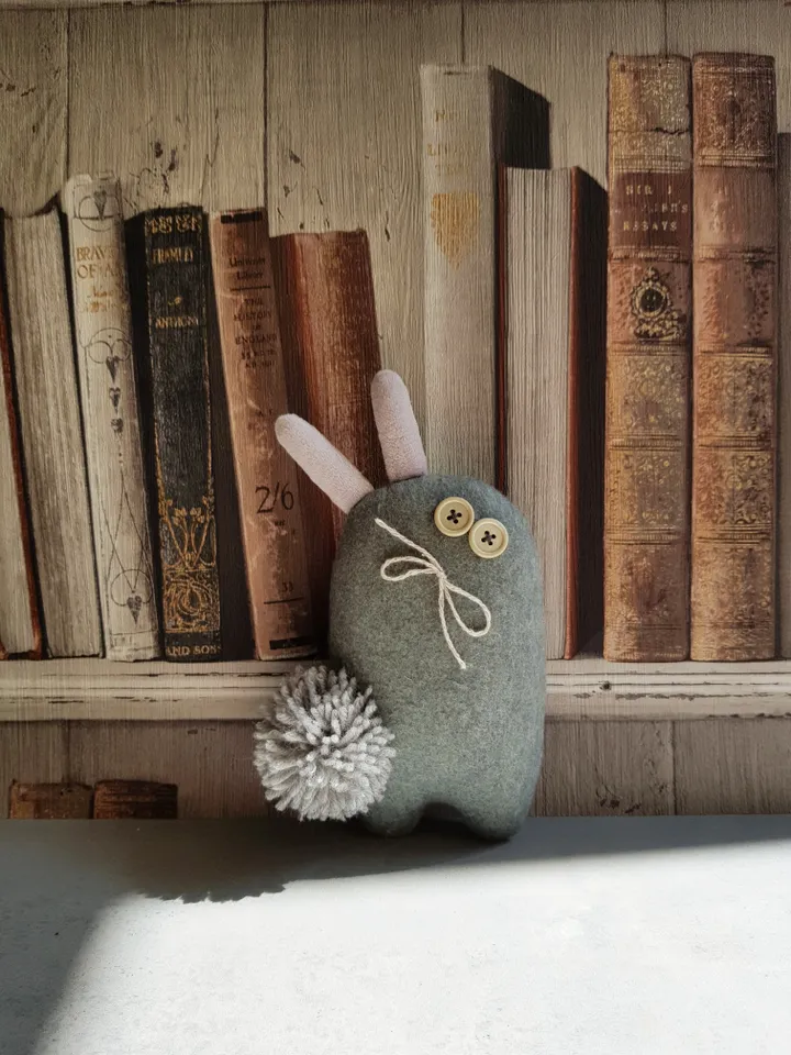 Easter Bunny sewing pattern PDF, digital tutorial in english, stuffed animal diy