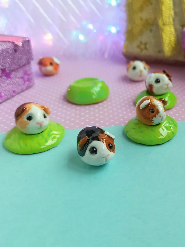 A guinea pig of random color from those shown (US discount)