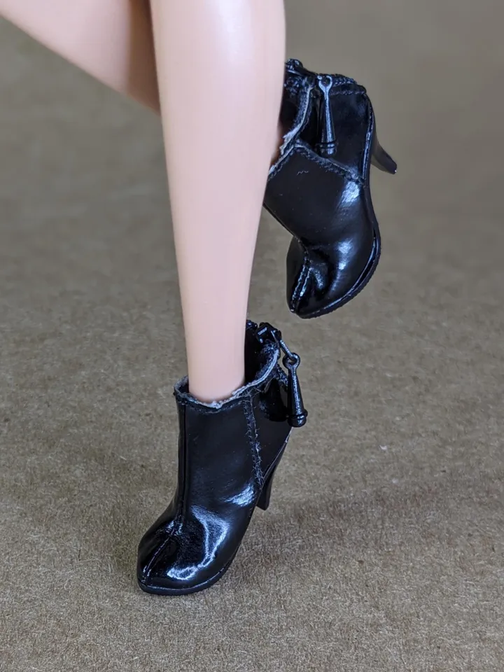 Black boots for Integrity Toys fashion female dolls (Color Infusion)