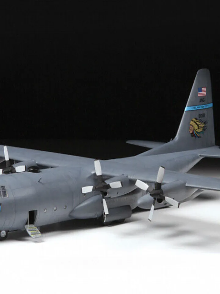 Original Zvezda 7321 American USAF Heavy Transport Plane C-130H Plastic Scale Model 1:72