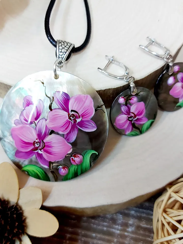 Handmade jewelry set: Pink orchids flowers on pearl pendant and earrings • Hand painted shell jewelry • unique floral set for evening dress