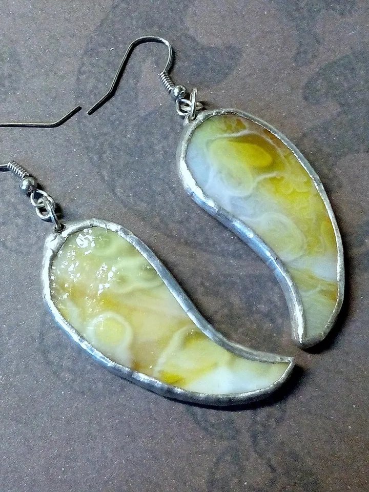 Yellow wavy earring, glass earrings, simple stained glass, curle earrings, kawaii earrings, Dangle earrings