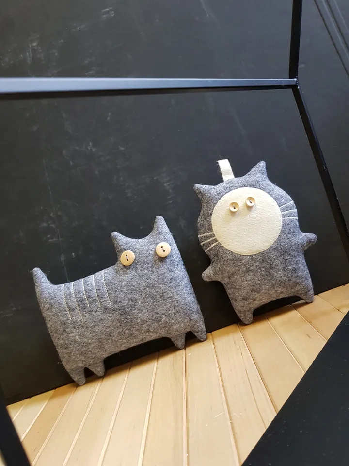 grey felt cat sewing pattern PDF digital tutorial, felt doll pattern, stuffed animal sewing diy