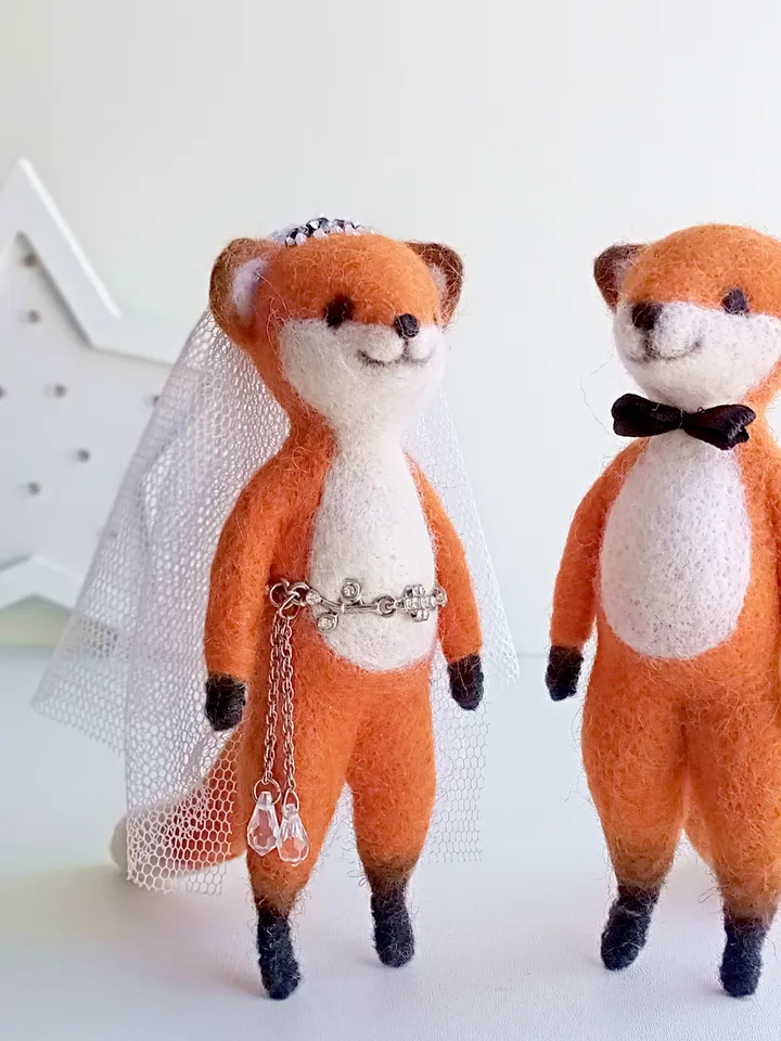 WEDDING GIFT for couple/Wedding cake topper Fox/Animal wedding/Woodland Wedding/Bride & Groom Figurine/Desk Foxy Couple