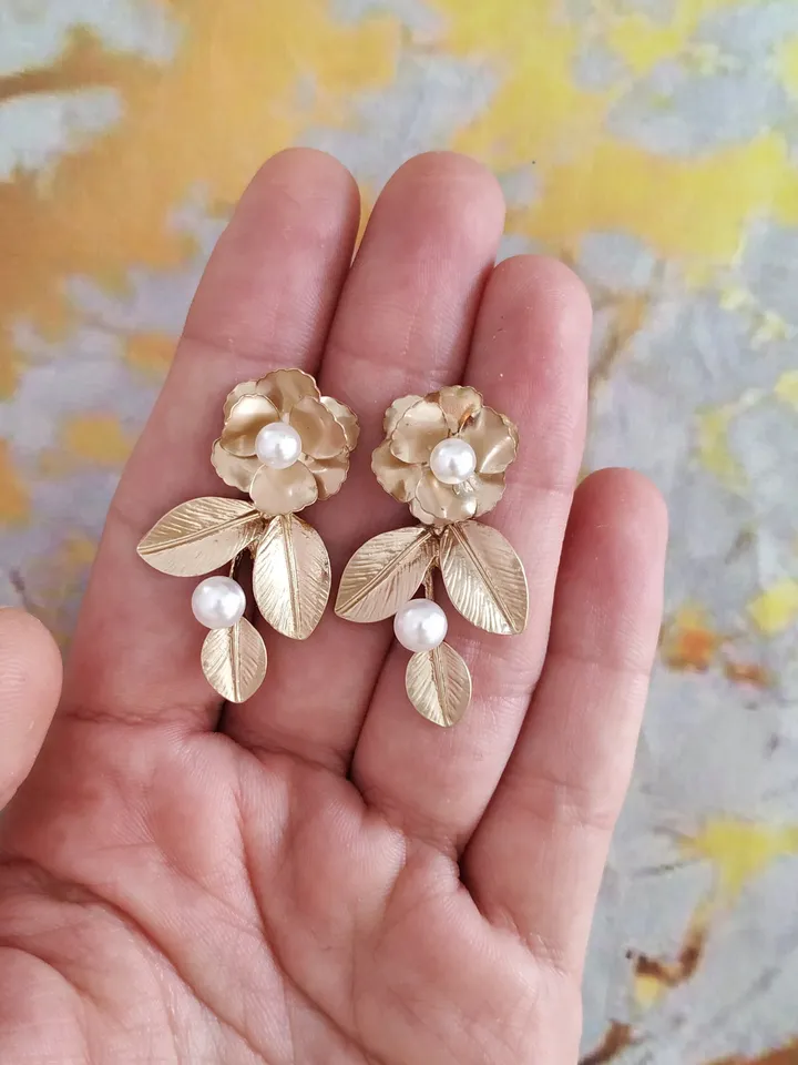 Floral Boho Wedding Earrings Boho Bridal Earrings Floral Wedding Earrings Pearl Wedding Earrings Leaf Bridal Earrings Gold Wedding Earrings