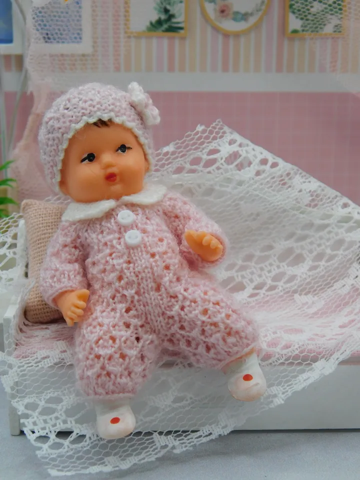 Miniature clothing set for small vintage german Ari doll
