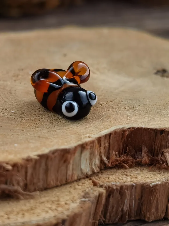 Queen Bee figurine Miniature Bee gifts Honey bee decor Bumble bee gift Terrarium figurines Tiny glass animals Micro bee Small bee Glass bee