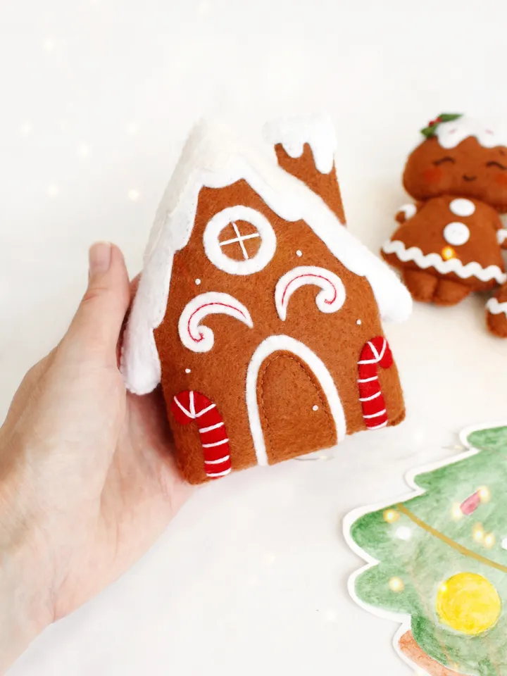 Felt gingerbread boy, girl and house hand sewing PDF tutorial with patterns. DIY Christmas tree ornaments. Soft toy pattern