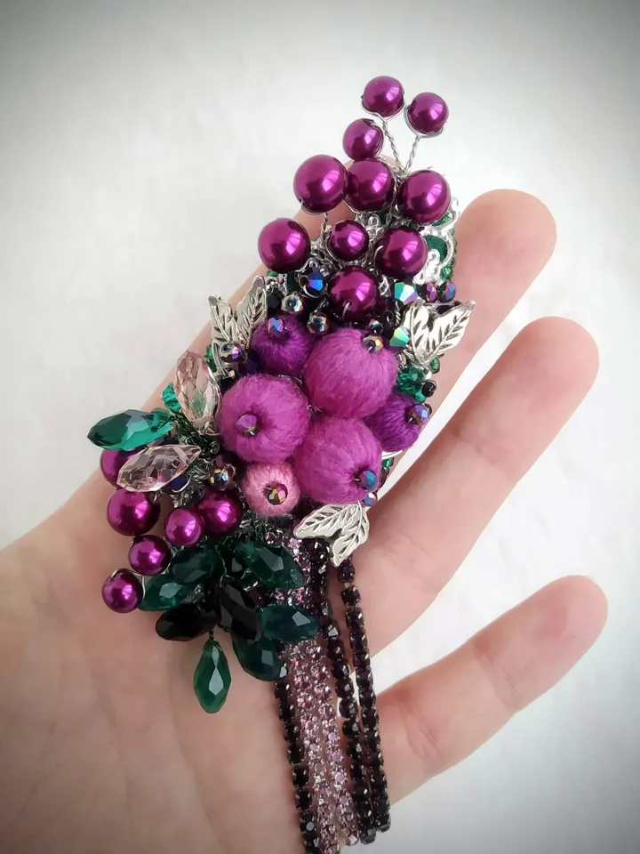 Handmade beaded women brooch purple berry, one-of-a-kind jewelry, flower brooch, leaf brooch, purple gift, handmade gift