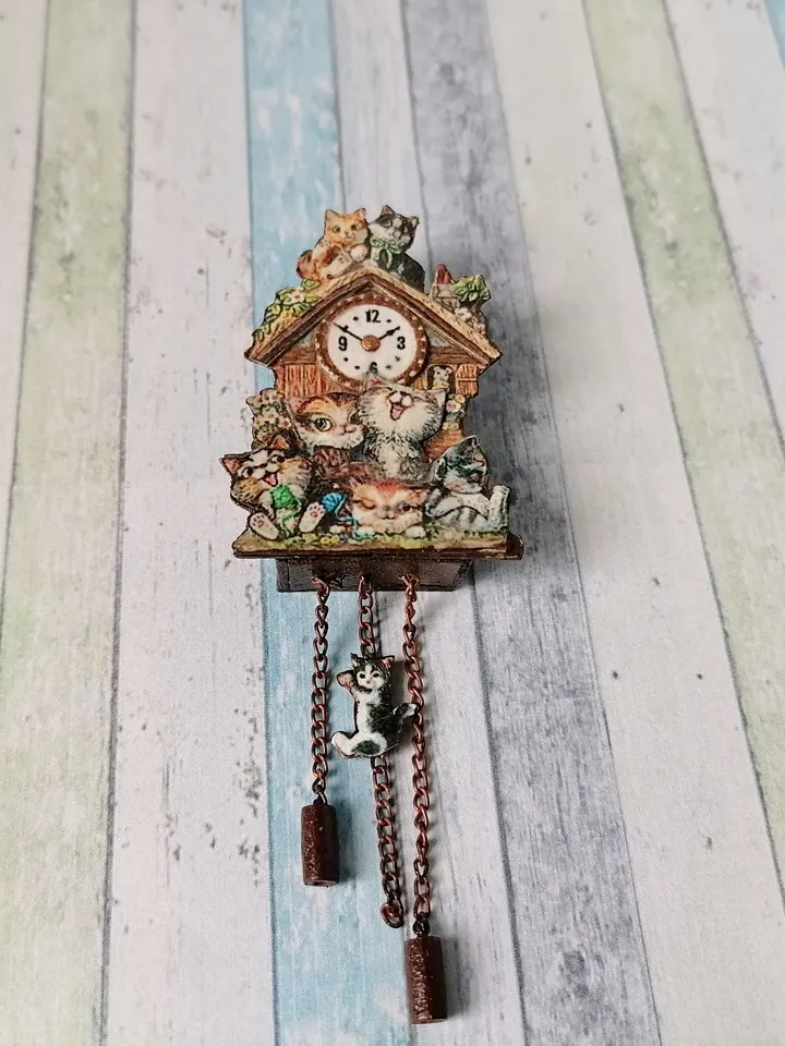 Dollhouse clock. Scale 1:12