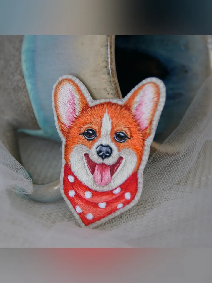 Corgi dog brooch.
Brooch-pin, artistic satin stitch.