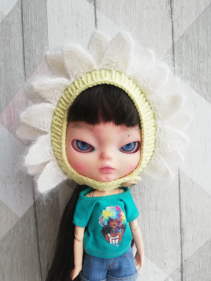 Blythe crochet helmet Chamomile