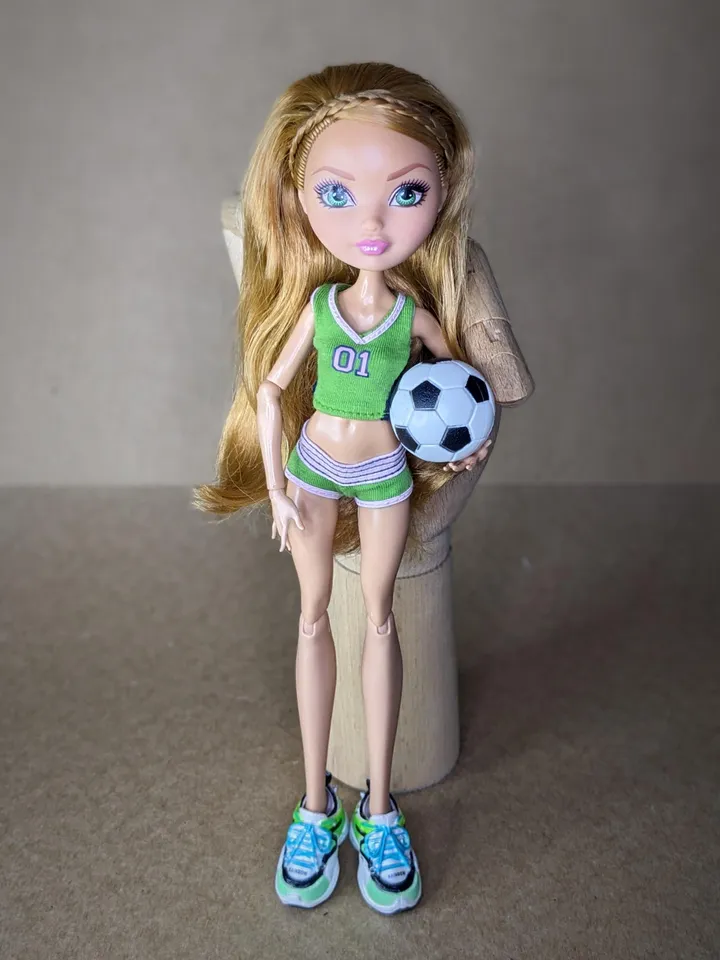 Green sport tank & shorts set for 10.5-inch female dolls (MH, EAH)