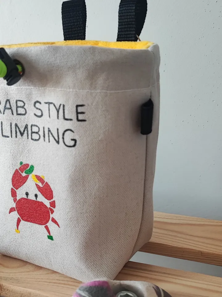 Chalk bag Crab style for rock climbing and bouldering