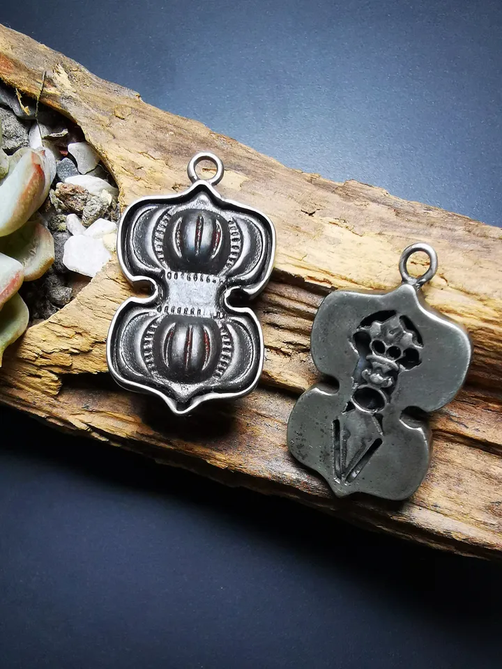 Gandhanra Antique Tibetan Buddhist Protective Pendant,Vajra Dorje Amulet (Vajrayana) ,the Protector of Buddha, inlaid with Sliver