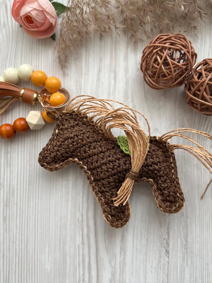 Crochet pattern horse pendant PDF digital instant download and video tutorial, bags charm, pet creature crochet, keychain pony crochet