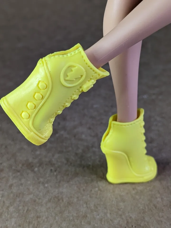 Yellow wedge heel boots for 11 inch female dolls (MH g1, g2 or EAH)