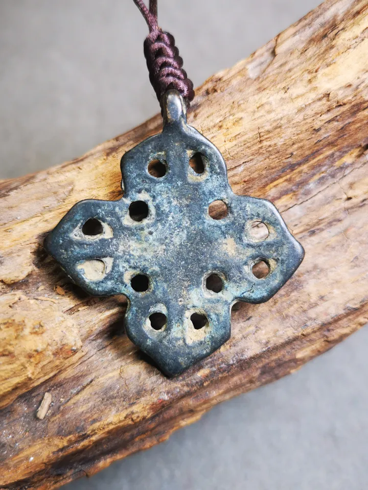 Gandhanra Antique Tibetan Buddhist Amulet,Cross Vajra Badge, 50 years old