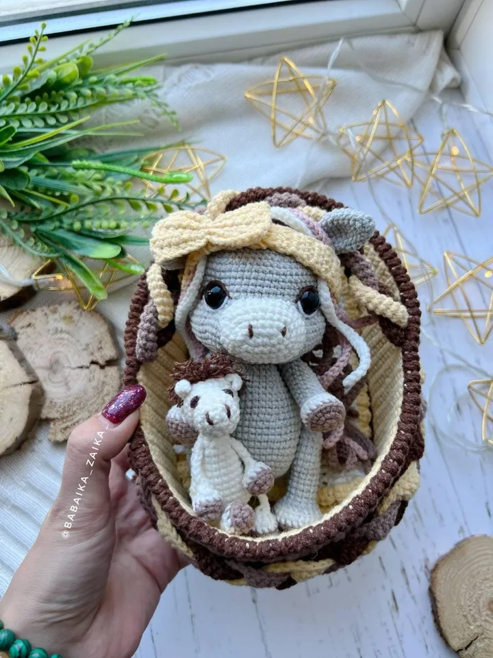 PDF Crochet Pattern Baby Horse in a Basket, Amigurumi horse pattern, Crochet horse, Cute horse, Animal pattern, Small Baby Toy Pattern