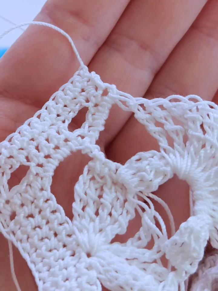 Free Wednesday Cuffs crochet pattern - video tutorial and written tutorial cosplays collar