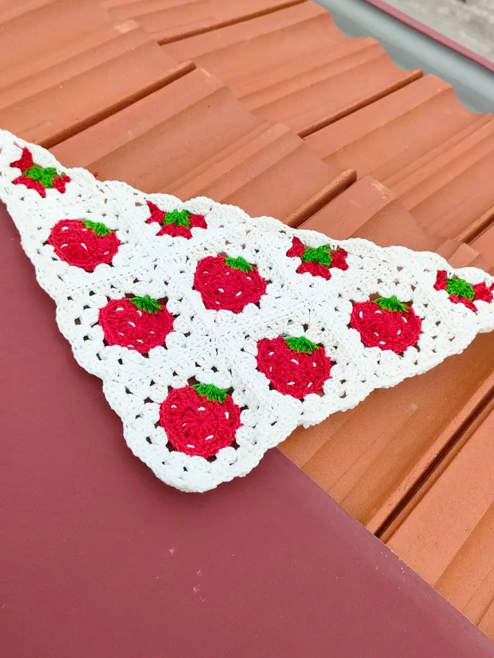 Crochet bandana, strawberry bandana crochet, easy crochet bandana, strawberry bandana, beginner pattern PDF
