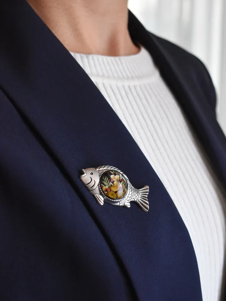 Brooch-fish with wildflowers in resin. Real Flower Brooch. Summer Brooch.