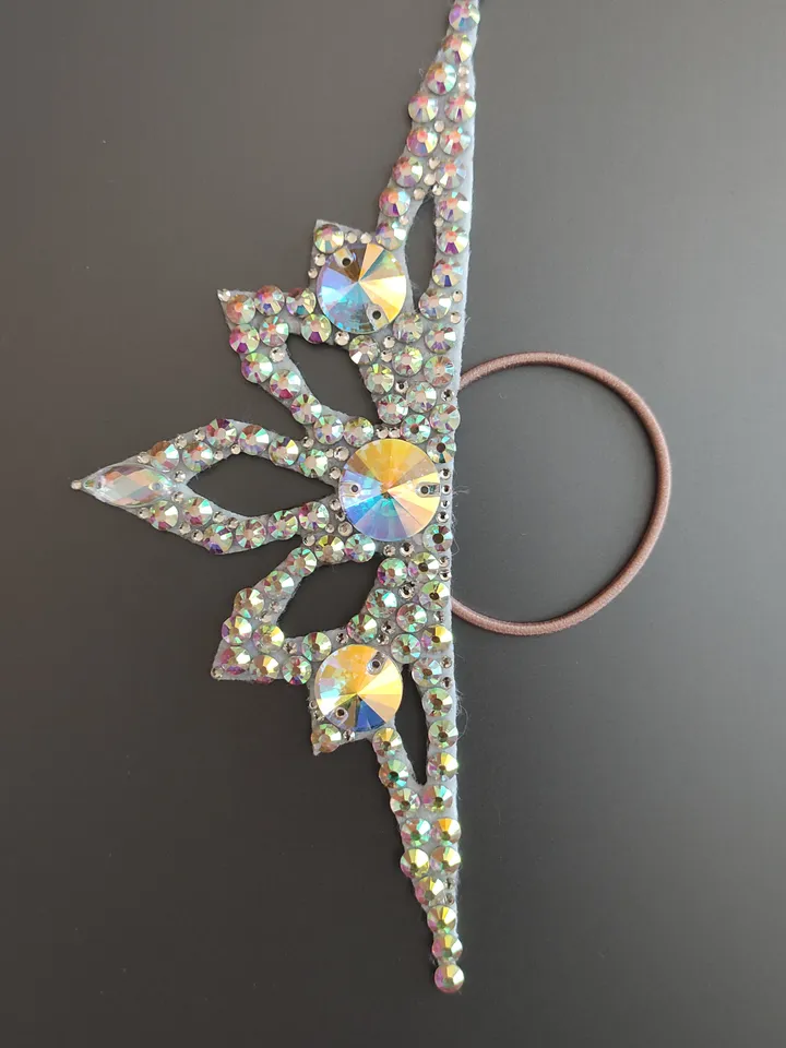 Felt diadem for rhythmic gymnastics