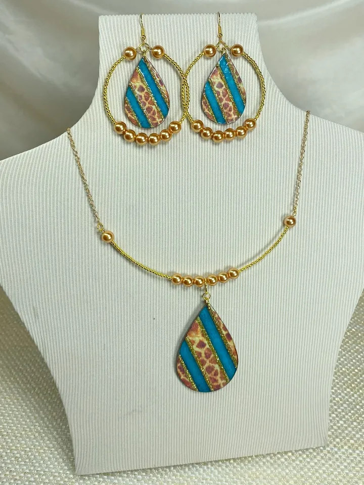 Author's set of handmade jewelry. Individual design.