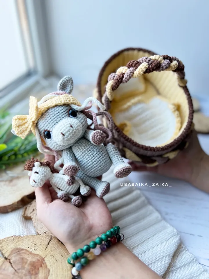 PDF Crochet Pattern Baby Horse in a Basket, Amigurumi horse pattern, Crochet horse, Cute horse, Animal pattern, Small Baby Toy Pattern