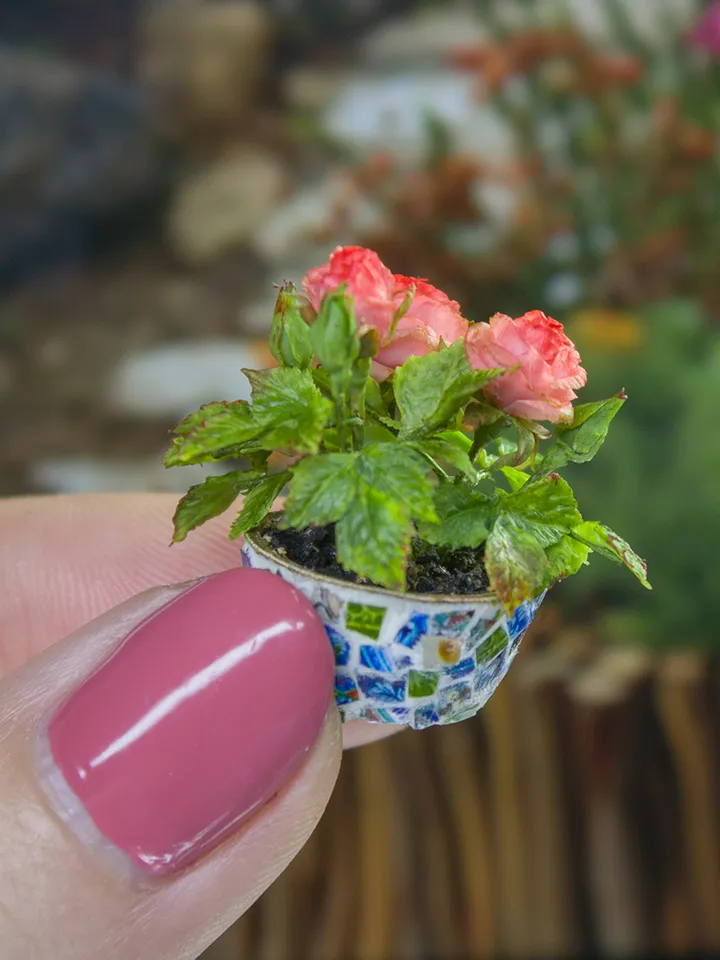 MINIATURE Roses in a Ceramic pot | Dollhouse miniatures