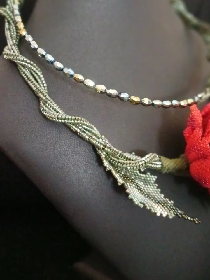 Poppy beaded necklace