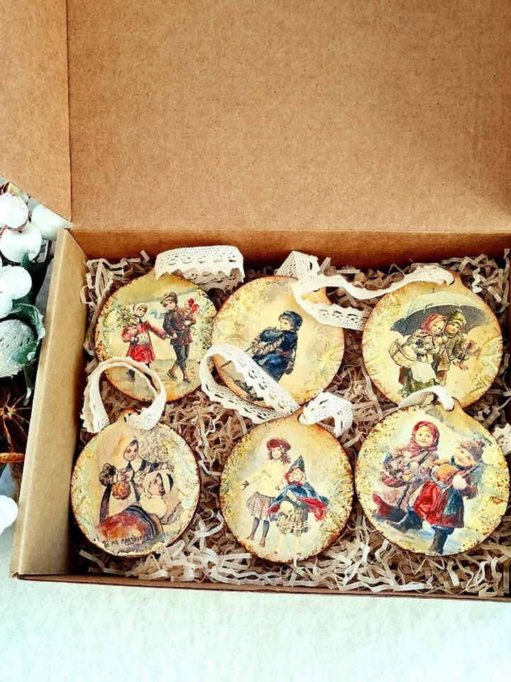 Set of 6 Christmas ornament Small wood slice ornament Handmade tree decoration
