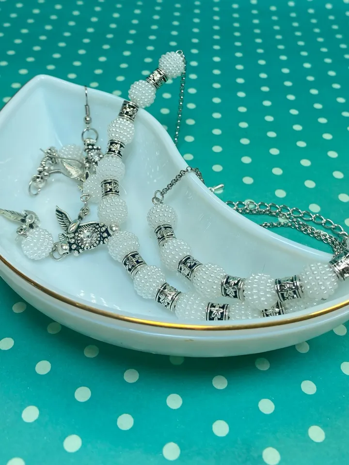 Handmade set. Handmade jewelry. Metal birds on a pendant. Handmade. Author's design.