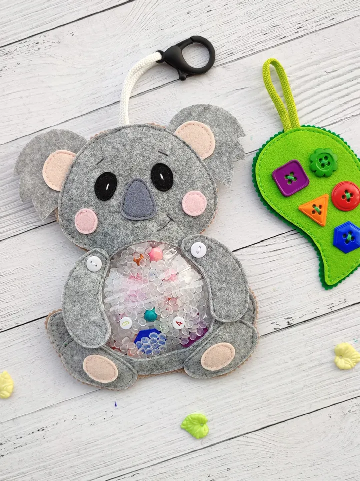 Koala I spy bag pattern for toddlers, I spy game, Busy Bag activity tutorial, Autism sensory toys for kids, Felt toy pattern, Travel Toys