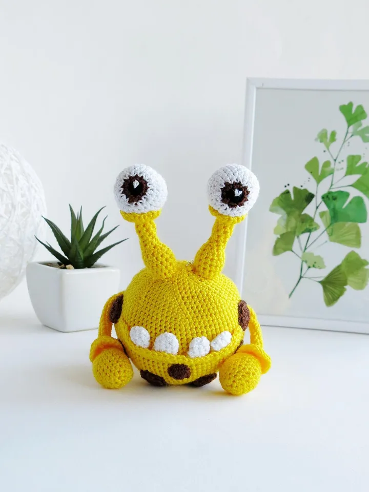 Monster Hunter World. Keychain Monster for a backpack. Crocheted Monster. Plush Monster. Personalized Gift . Party Favors. Monster birthday.