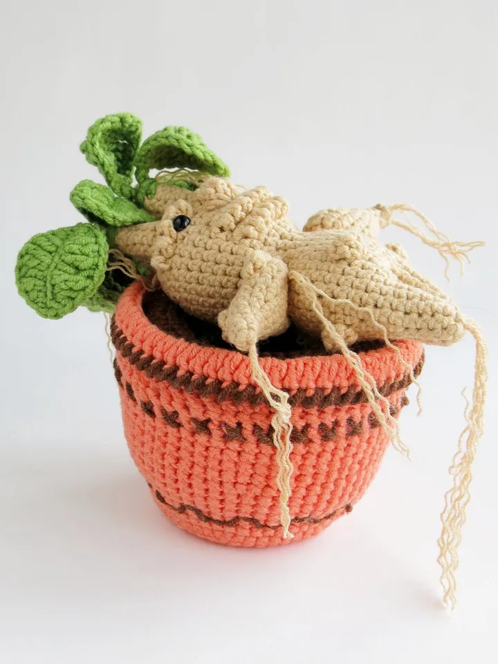 Mandrake plant. Mandrake Root home decor. Mandrake Faux Plant. Potted plant. Gifts for Gardeners. Plant lover gift. Magic school amigurumi