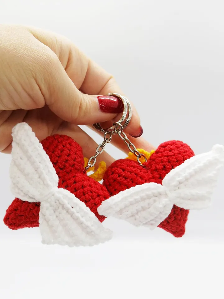 VALENTINE'S KEYCHAIN. Heart with wings. Crochet heart keychain for a backpack, bag. Valentine's party and wedding favors. Valentine's gift.