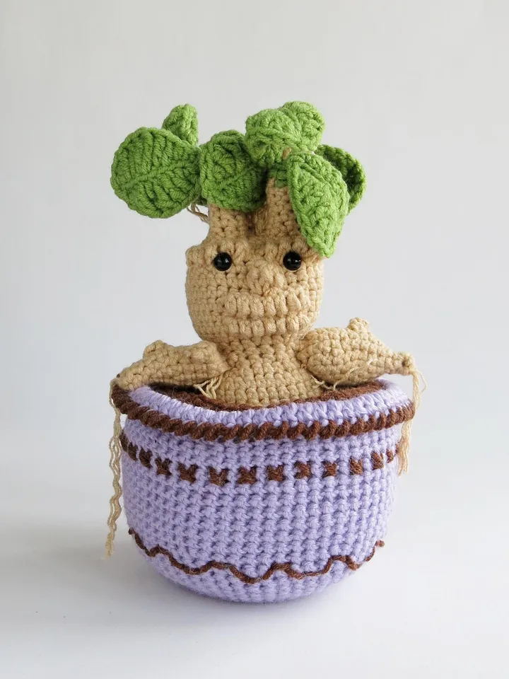 Mandrake plant. Mandrake Root home decor. Mandrake Faux Plant. Potted plant. Gifts for Gardeners. Plant lover gift. Magic school amigurumi