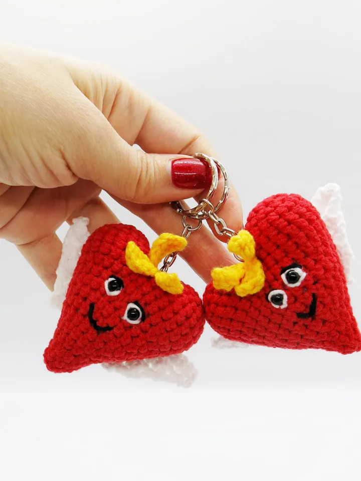 VALENTINE'S KEYCHAIN. Heart with wings. Crochet heart keychain for a backpack, bag. Valentine's party and wedding favors. Valentine's gift.