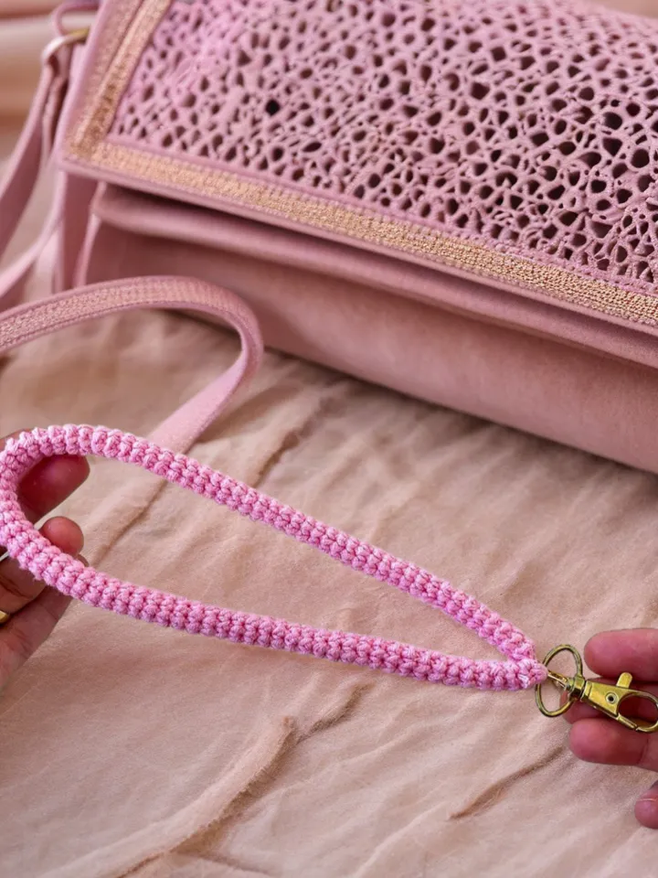 Crochet Cord For Wallet Handle Pattern PDF - Simple Crochet Bag Strap Design - Beginner Bag Cord Tutorial For Your Handmade Diy Project