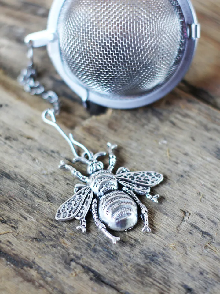 Honey bee tea ball infuser for herbal tea, Tea infuser charm bee, Tea Strainer bee pendant, loose leaf tea lover gift