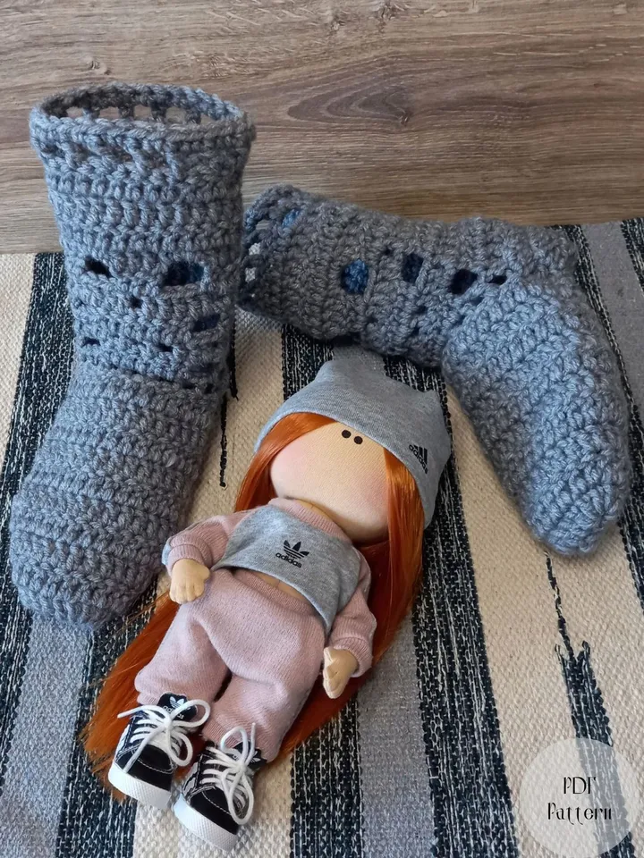 Crochet socks pattern, House slippers with skulls, PDF Pattern warm socks, Wool women's slippers