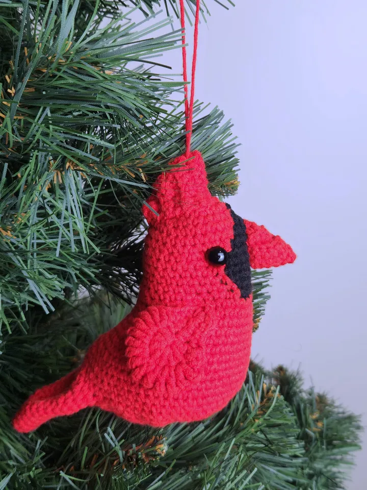 Red cardinal bird crochet pattern - Xmas decor for Christmas tree, digital PDF file, DIY project , Good luck