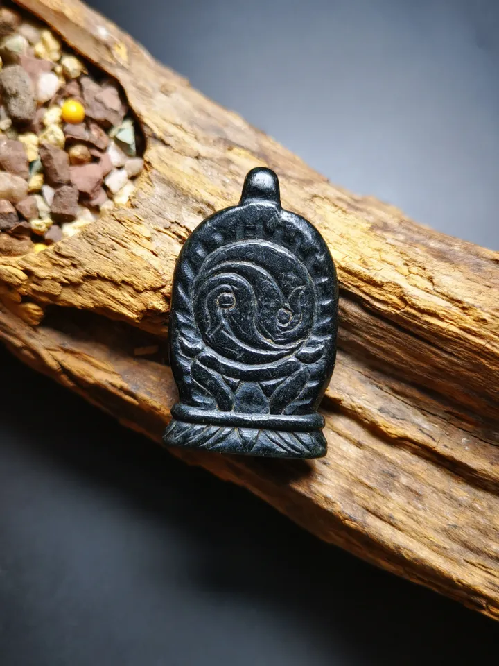 Gandhanra Antique Hand Carved Tibetan Amulet Pendant,Masters of Sitavana Skull,Made of Obsidian,100 Years Old
