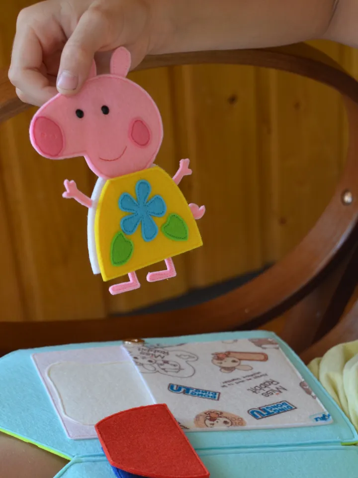 Peppa Pig Doll House from felt, PDF pattern and instructions