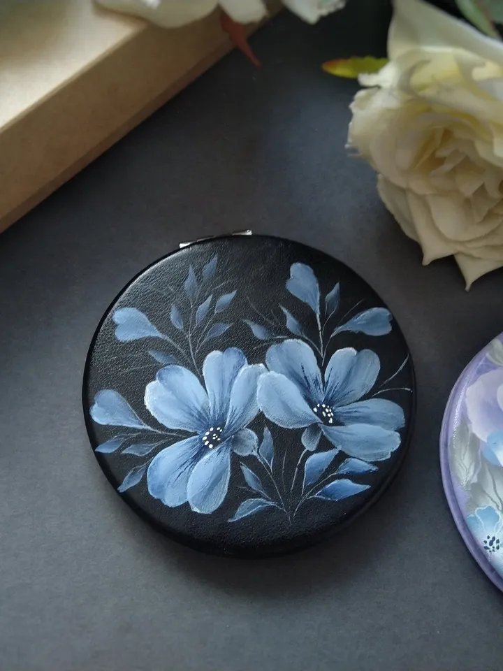 Personalized Bridesmaid Gift, Black round mirror, Gift for her, Small Bridesmaid Gift, Makeup bag, Circle mirror, personalize gift